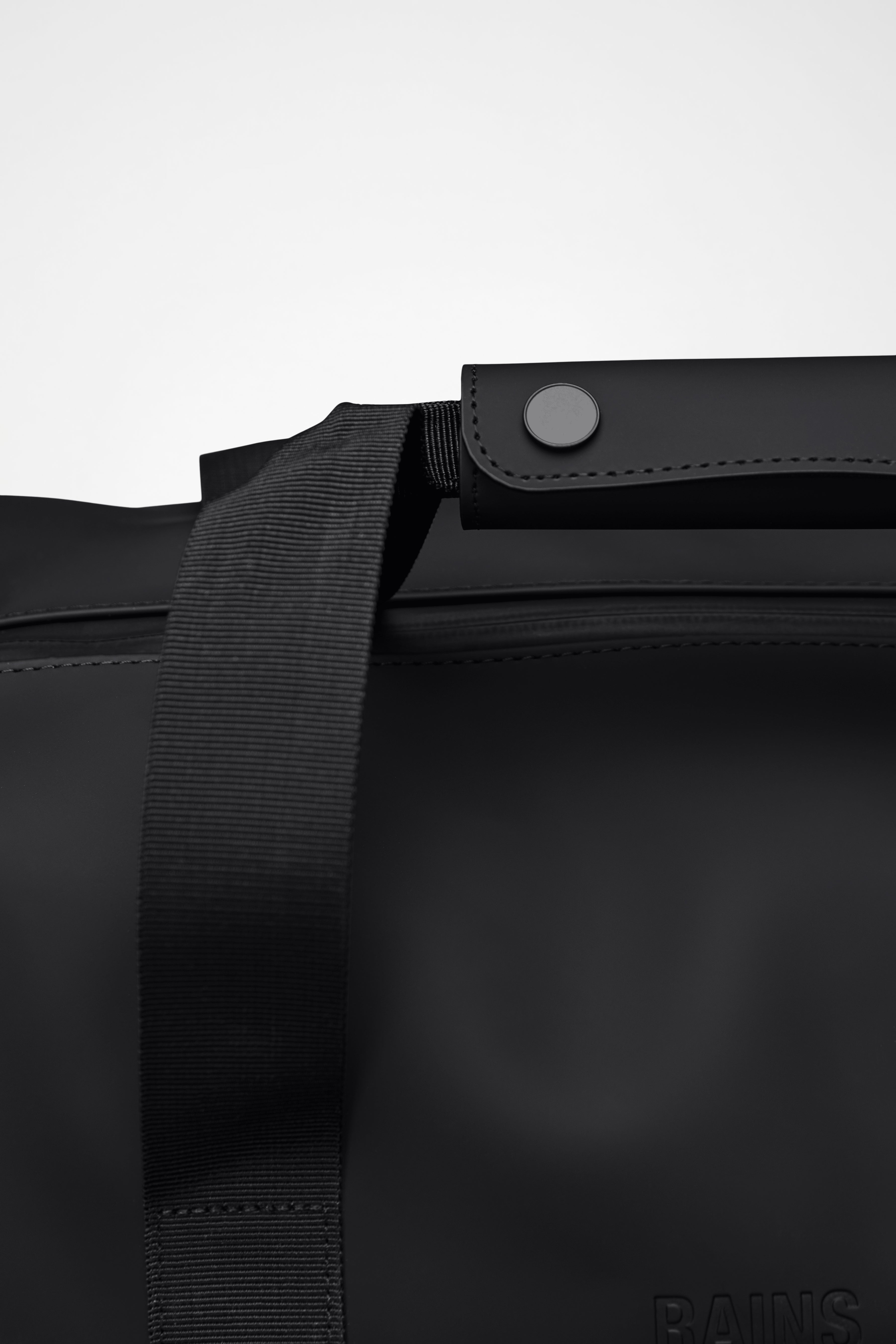 RAINS Hilo Weekend Bag Small Black 18L H26 x D20 x W40 cm Weekender