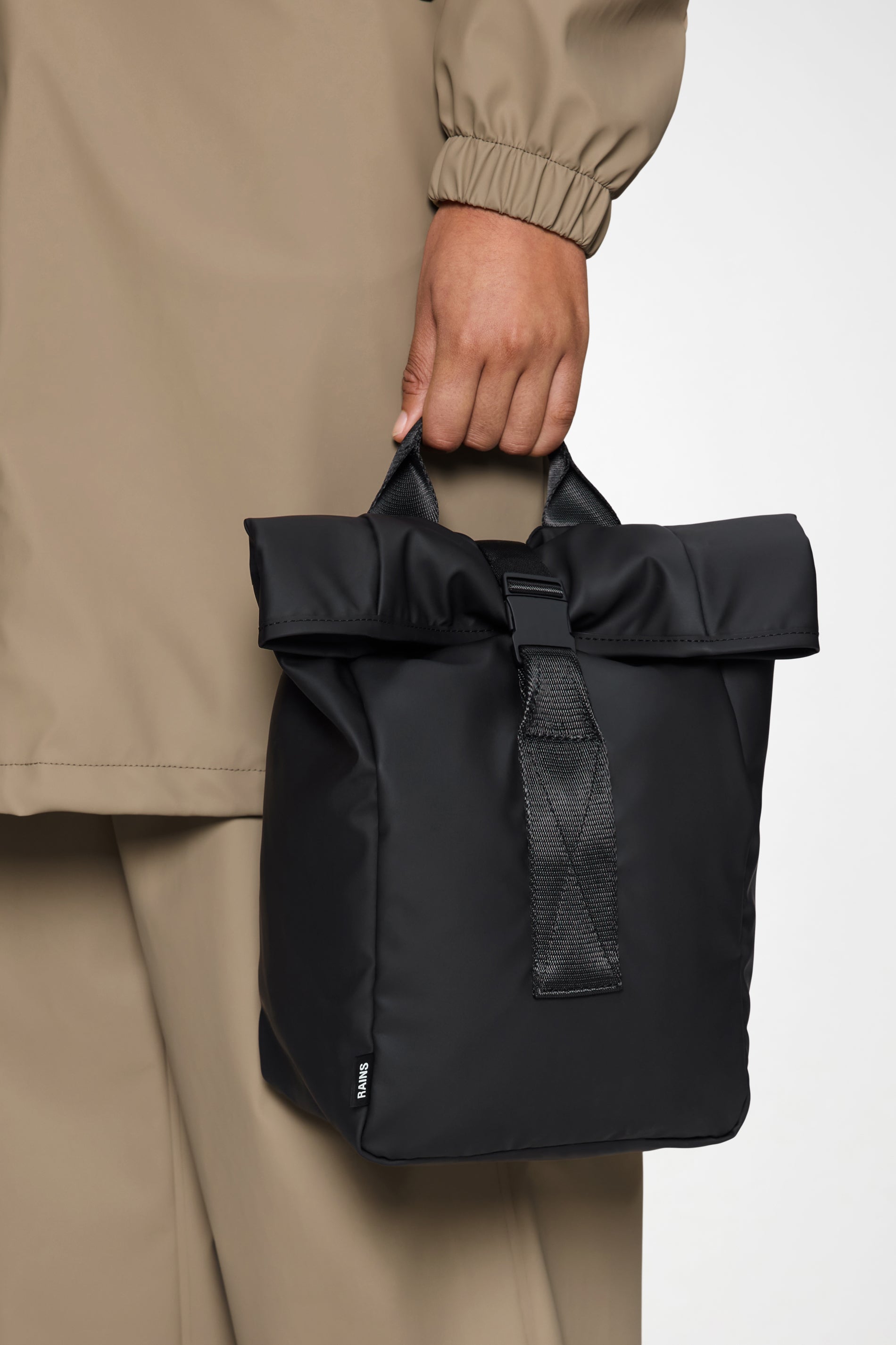 RAINS Lunch Bag  Black 9.50L H39 x D14 x W19 cm Lunch Bag