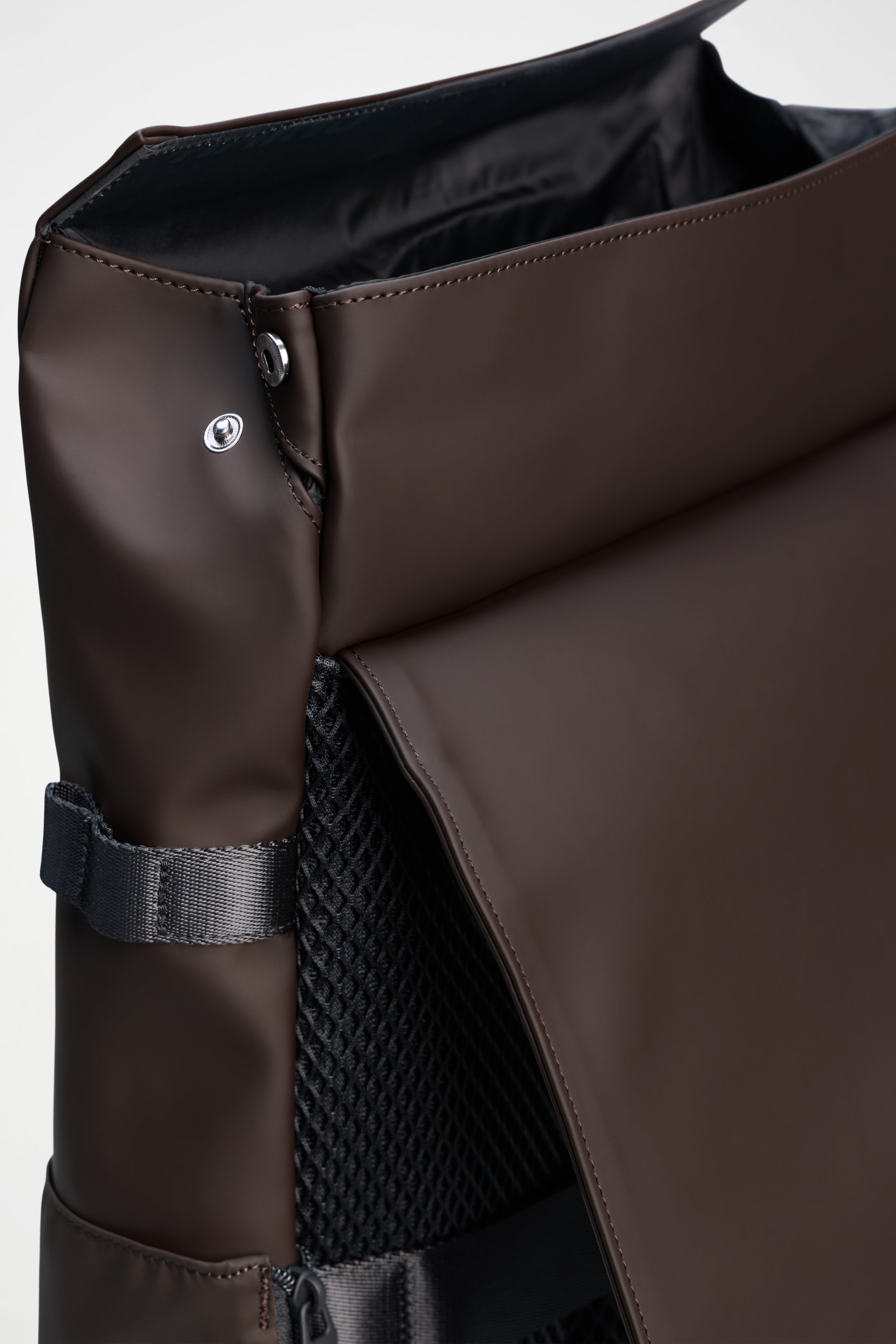 RAINS OTG Backpack Bark 19L H46 x D12 x W32 cm Backpack